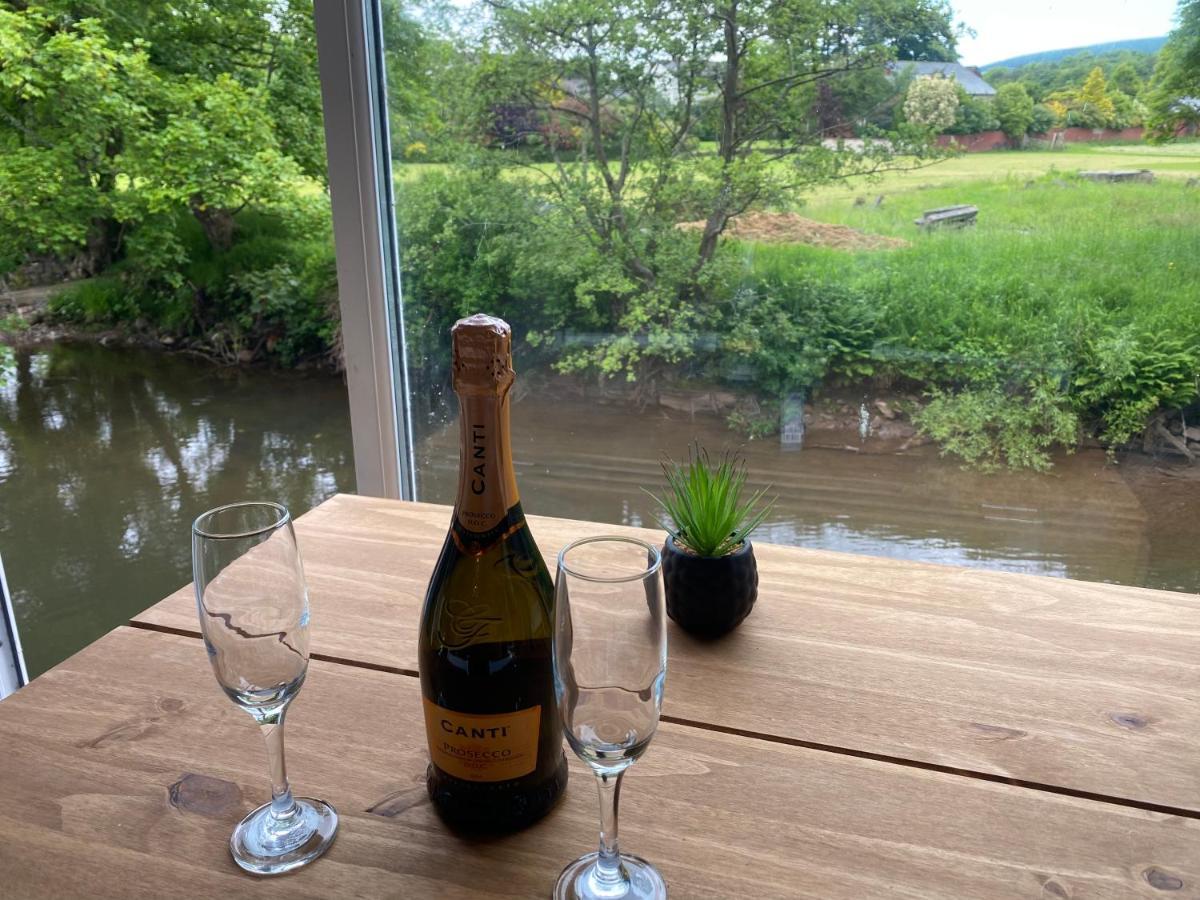 Riverbank Cottage Lake District Double Balcony Egremont  外观 照片